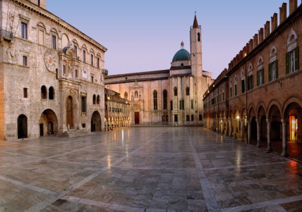 Ascoli Piceno Piazza del Popolo Archivio fotografico della Regione Marche